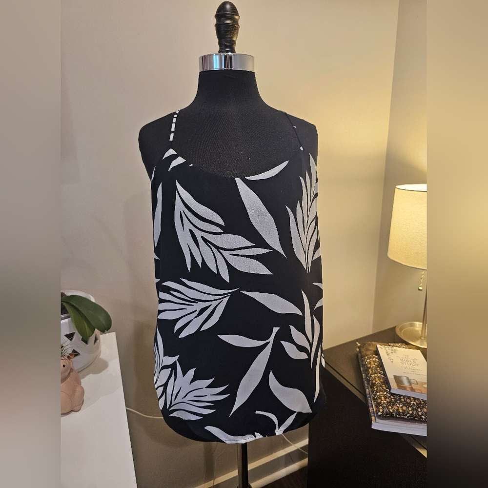 EUC LOFT White And Navy Leaf Pattern Tank Top, XS